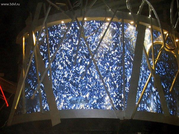 3D пленка компания 3DVL liquid floor Russia используется для создания необычных конструкций, например огромных светильников. Материал производится из поликарбоната, и внутри себя содержит микро зеркала, посредством которых световой поток преломляется, создаётся эффект 3D. #3д #светильник #пленка #необычно #крутяк #иллюзия