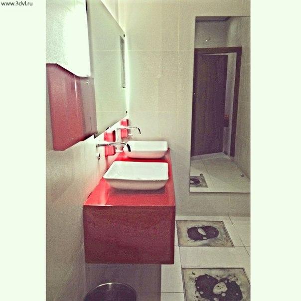 Использование живой плитки в ванной комнате prarqdesign Baño bar #lavamanos #muebleflotante #red #rojo #liquidfloor #pisoliquido #tiles #liquidfloortiles #espejo #iluminacion #accesoriosdebano #dispensadores #griferiaempotradaconsensor #vanguardista #moderno #banos #damas #detalles #negro #roble #moma #withe #textura #porcelanato #innovador #mirror