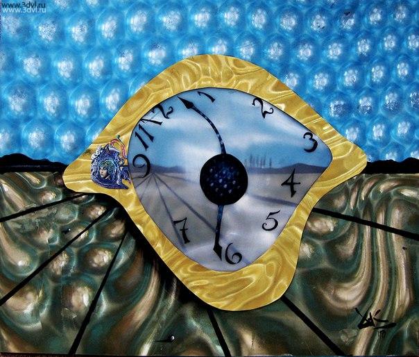 The Eye of Time Likely the most advanced and beautiful of all Dali 3DVL works this Eye was put together with several types of 3DVL, utilizing the different depth aspects of each. The eye cornea was made of a semi-translucent 3DVL which still showed the landscape though it and gave the whole piece a magical appearance. Dali had done a pencil drawing of a figure on the left side of this piece which wore off and was never realized.