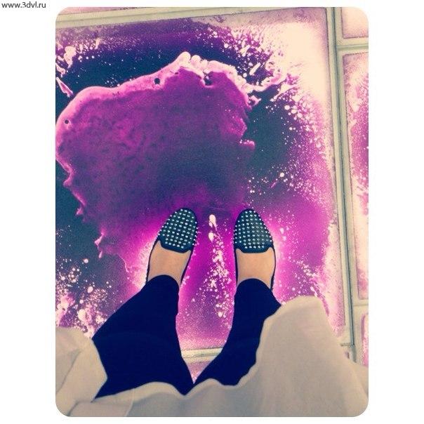 Живая плитка с постоянно меняющимся рисунком фиолетового цвета #liquidfloor #purple #cool #instadaily #likeanasian #malaysia #studs #instamood