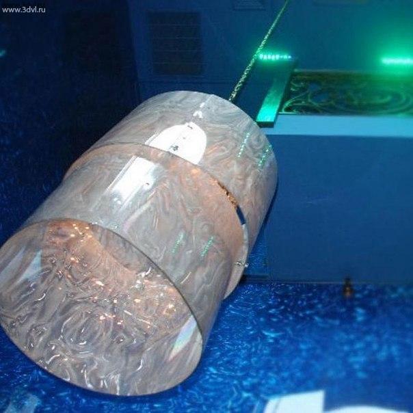 Светильники с 3d пленкой могут украсить пространство и создать уникальную атмосферу. Из 3d пленки возможно создавать абажуры не только потрясающе необычные но и разных цветов и фактур. 
www.3dvl.ru 